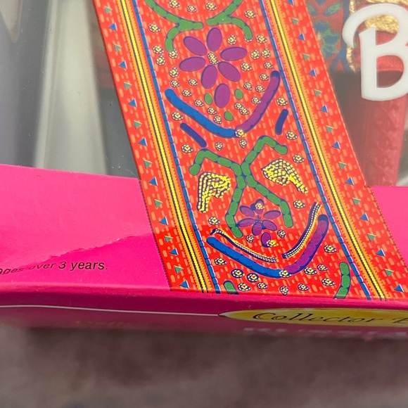 Mattel Russian Barbie in Red and Gold Attire - Picture 8 of 8